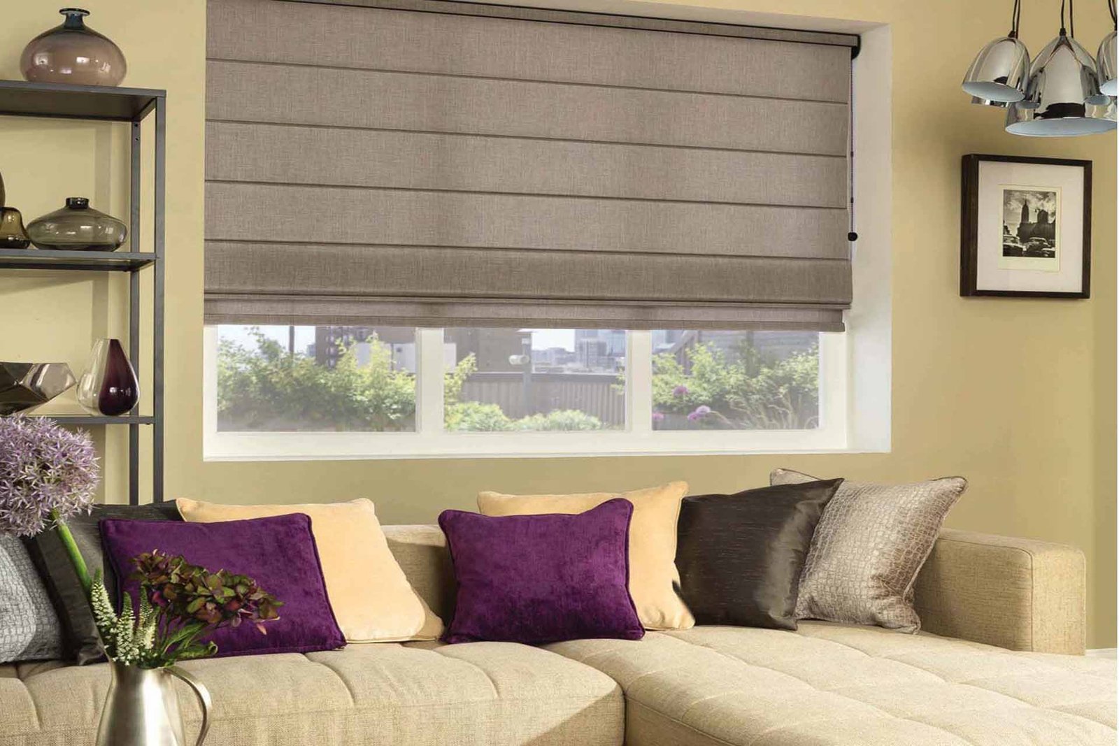 Cortina Romana com dobras em quarto elegante